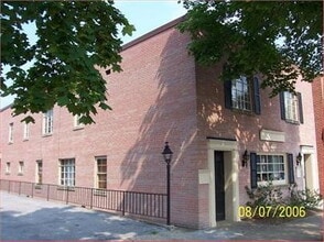 Building Photo - 318 N Royal Ave