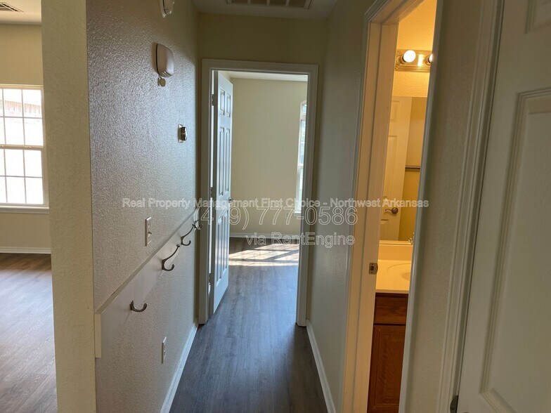 Building Photo - 511 Brookfield Dr