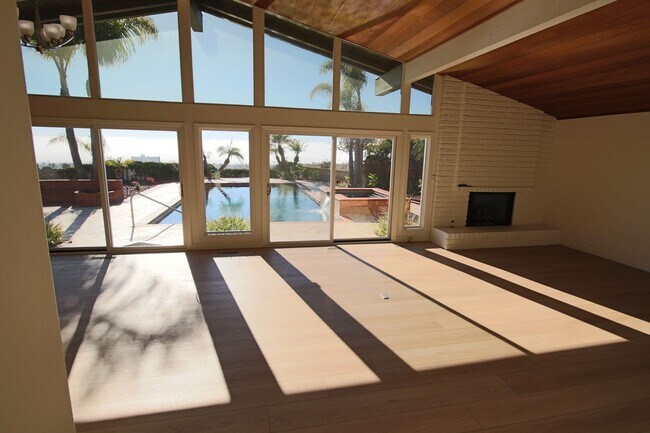 Building Photo - Amazing La Jolla North PB home with panoramic views of the ocean, bay and downtown