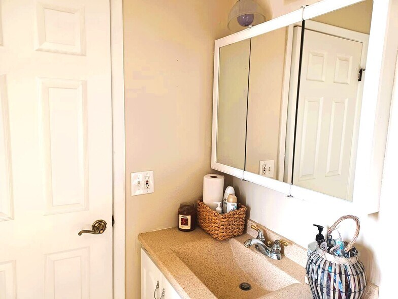 Building Photo - 13625 E Yale Ave