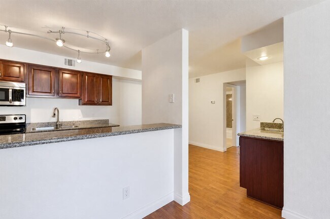 Building Photo - Beautiful 2-Bed, 2-Bath 2nd-Floor Condo Near The Lakes!