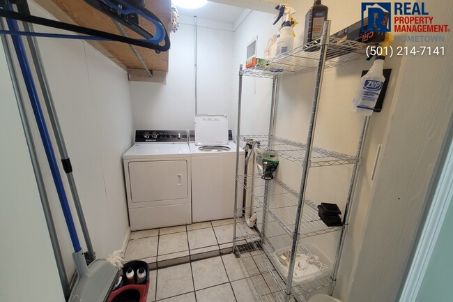 Building Photo - 130 Sheridan Rd