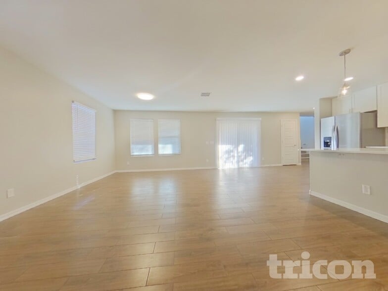 Building Photo - 11641 N 165th Ln