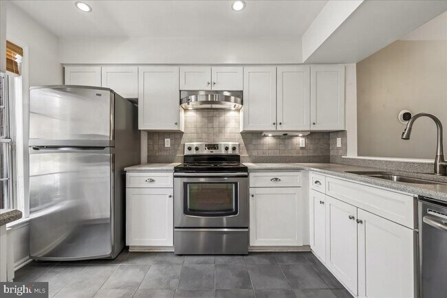 Building Photo - 2002 Derby Ridge Ln