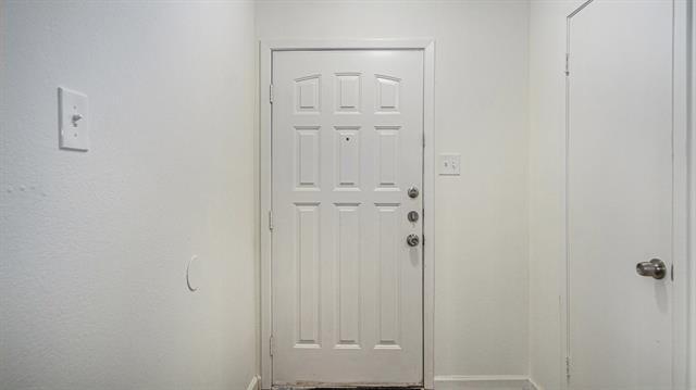 Building Photo - 2107 Mistletoe Ave