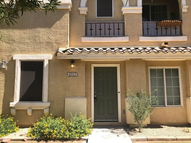 Building Photo - READY TO GO!!! UPDATED