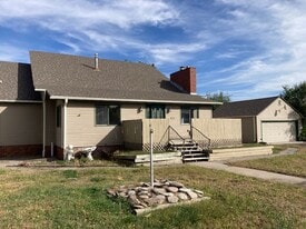 Building Photo - 411 N Shady Bend Rd