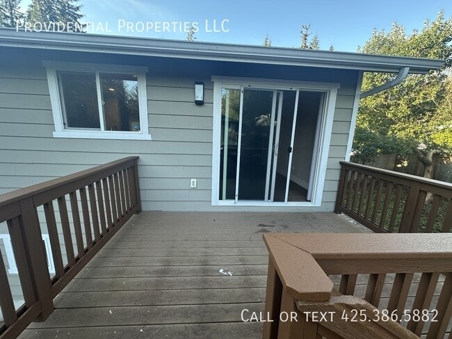 Building Photo - 10521 NE 139th St