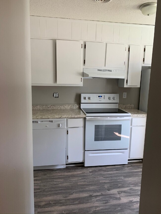 Building Photo - Townhome For Rent
