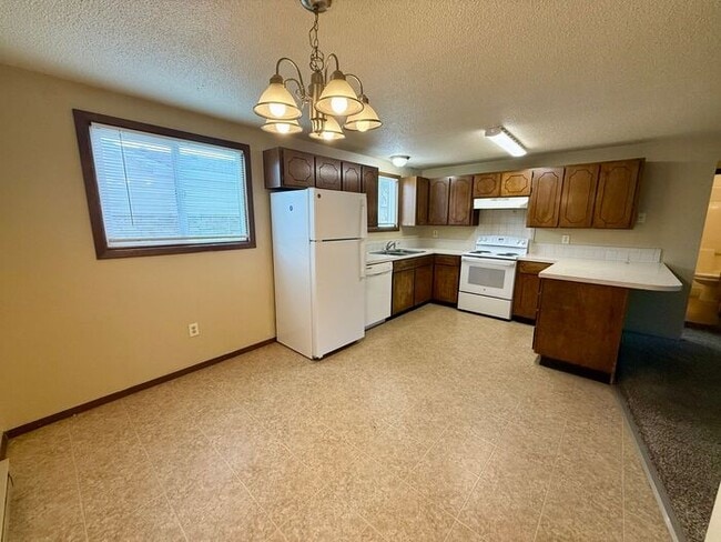 Building Photo - TWO WEEKS FREE RENT - Water/Sewer/Trash Included - Large Two Bedroom One Bath In North Loveland! ...