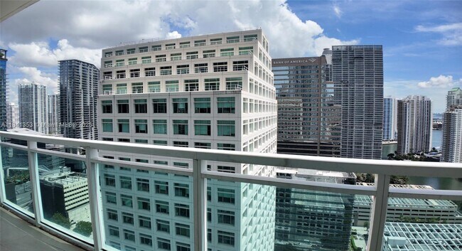 Building Photo - 950 Brickell Bay Dr