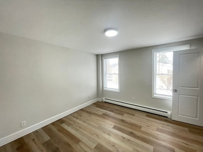 Building Photo - 16 Avon St