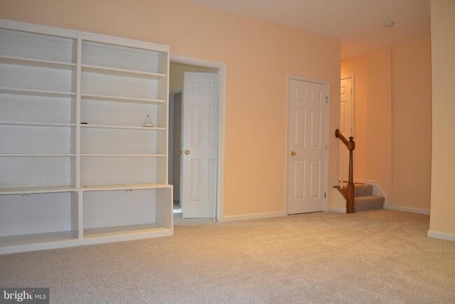 Building Photo - 9443 Van Arsdale Dr