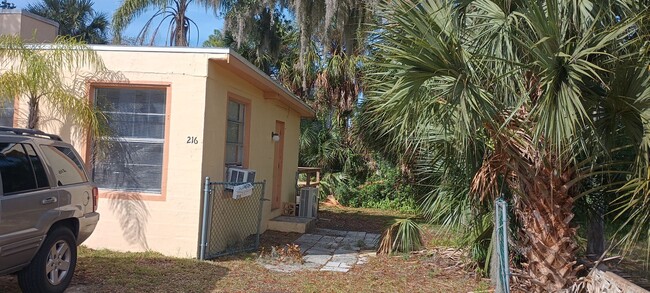 Building Photo - Cozy Studio Daytona Beach