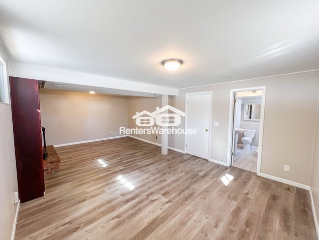 Building Photo - 1060 Ithaca Dr