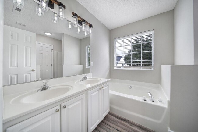 Building Photo - Lovely 3 Bed 2 Bath Home in Indian Trail o...