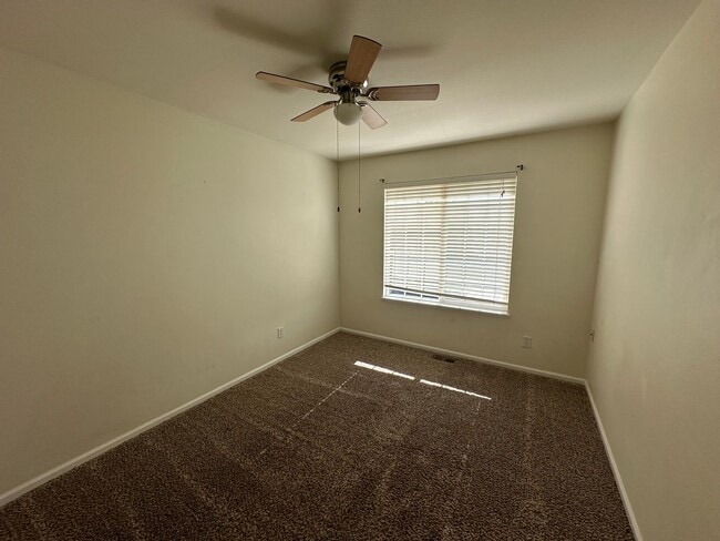 Building Photo - 5 Bed 4 Bath Home in Springs Ranch!!!