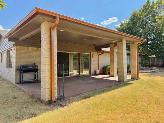 Building Photo - 6933 NW Eisenhower Dr