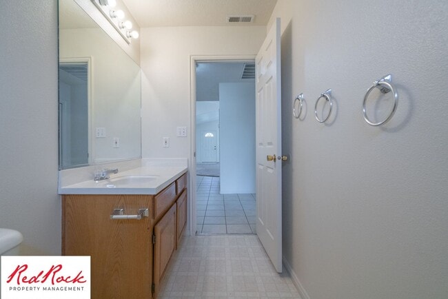Building Photo - 2620 E 700 N