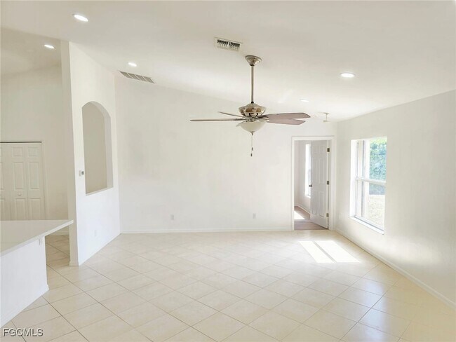 Building Photo - 630 NW 17th Ave