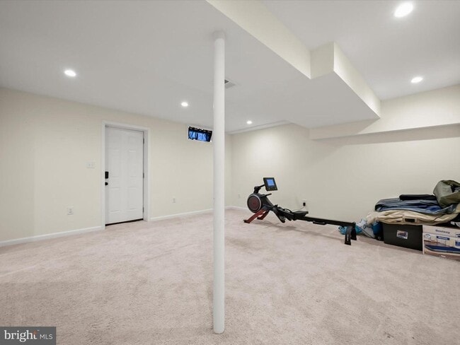 Building Photo - 8806 Admiral Dr