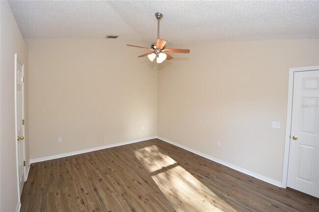 Building Photo - 6 Zither Ct