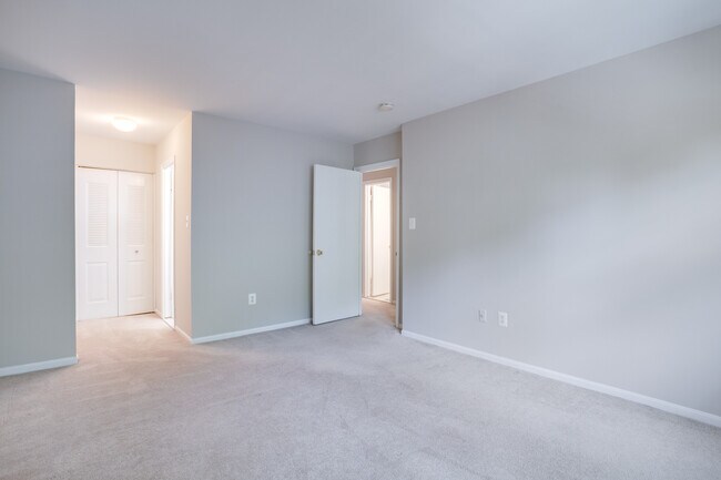 Building Photo - 4685 Forestdale Dr