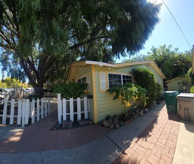 Building Photo - SLO Tropical Private Bungalow ideally located close to Cal Poly!