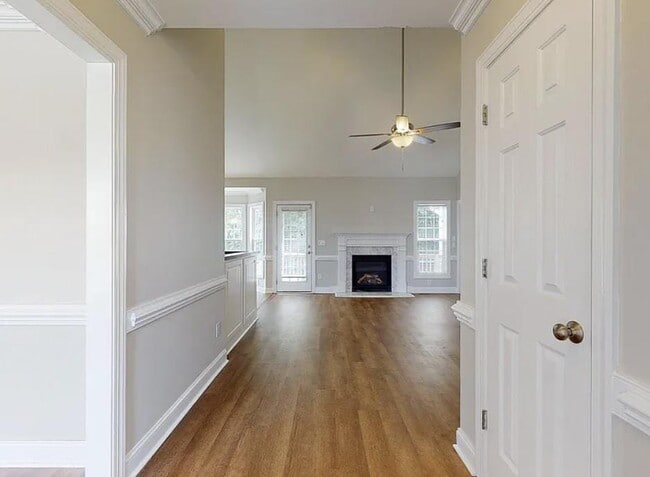 Building Photo - 1013 Sebring Dr