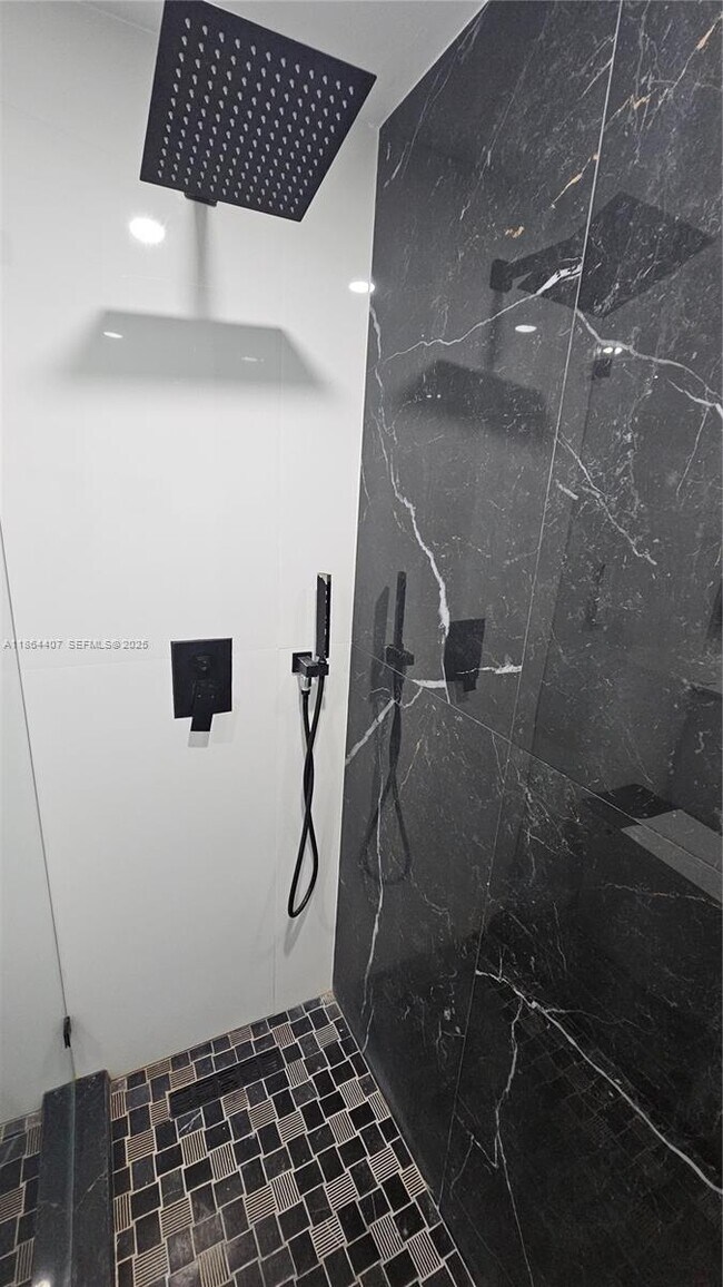 Building Photo - 1861 NW N River Dr