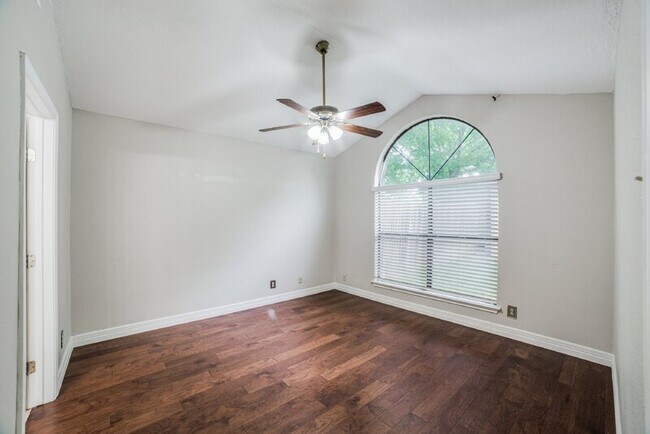 Building Photo - 6158 Valley Clf