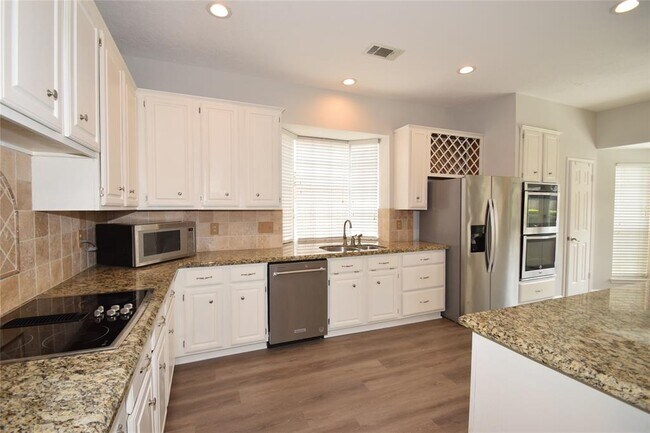 Building Photo - 1322 W Forest Dr