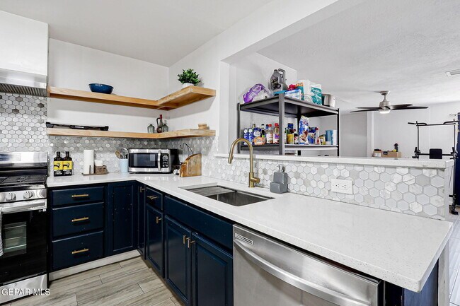 Building Photo - 9128 Diana Dr