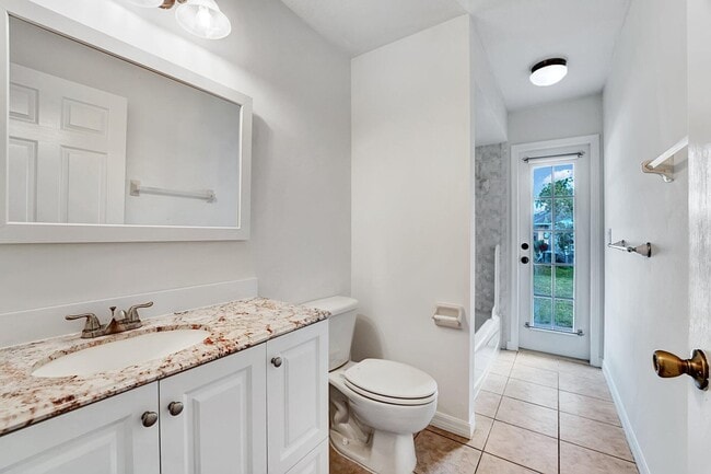 Building Photo - 513 SE Cliff Rd