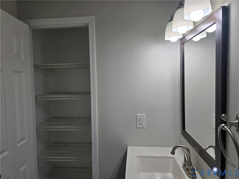 Building Photo - 4960 Finnegan Ct