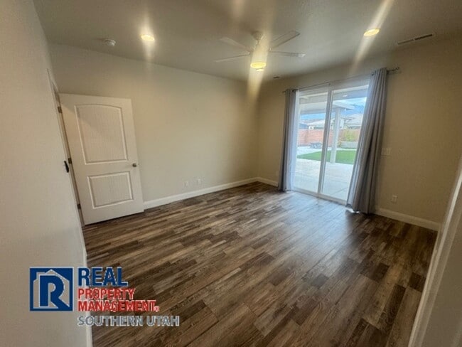 Building Photo - Home with great yard in Hurricane