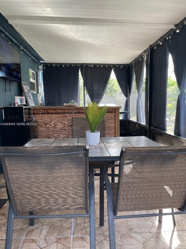 Building Photo - 800 N 70th Ave