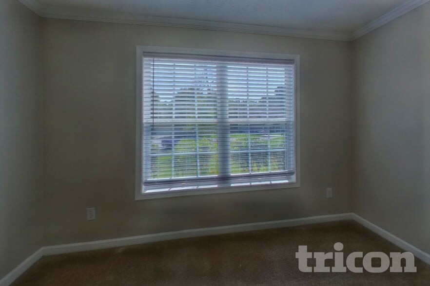 Building Photo - 315 Avonlea Dr