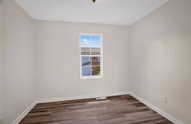 Building Photo - 6 Hemlock St