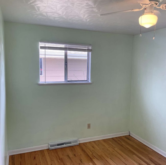 Building Photo - 409 Tedmon Dr