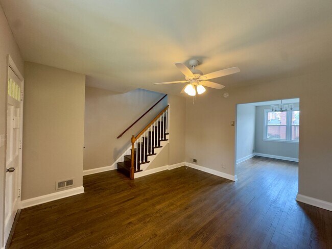 Building Photo - 433 Oakwood Rd