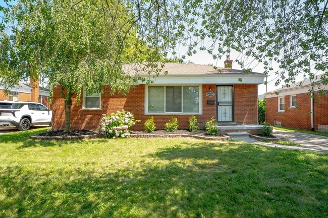 Primary Photo - 3 Bedroom Ranch - $2650