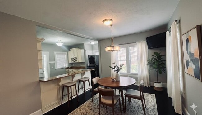 Building Photo - 403 S Albany Ave