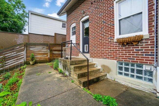 Building Photo - 3000 Hillside Ave