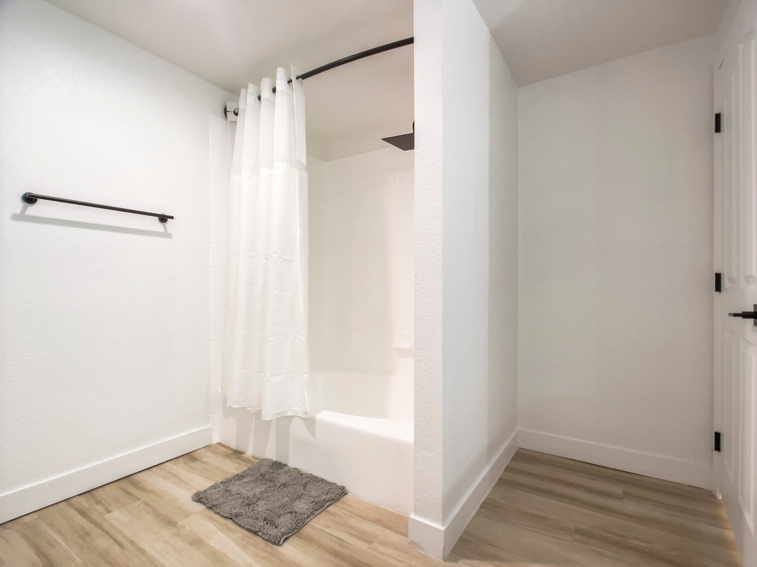 Building Photo - 14201 N 70th Way