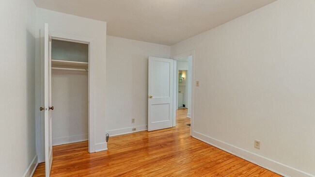 Building Photo - 3 Bedroom 1 Bath Townhouse in Wagener Terr...