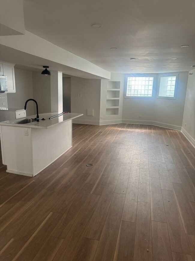 Building Photo - 6617 S Minerva Ave