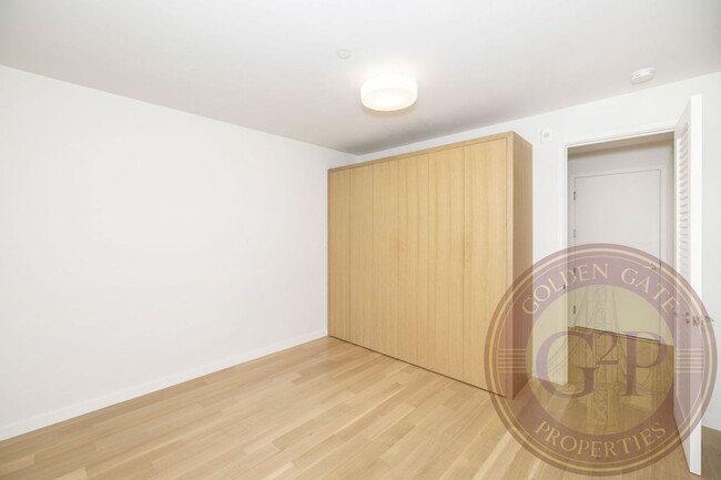 Building Photo - Mission - 2 BR, 2 BA Condo 1,322 Sq. Ft. -...