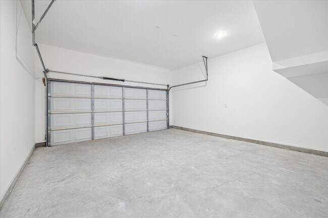 Building Photo - 925 Bianco Ln