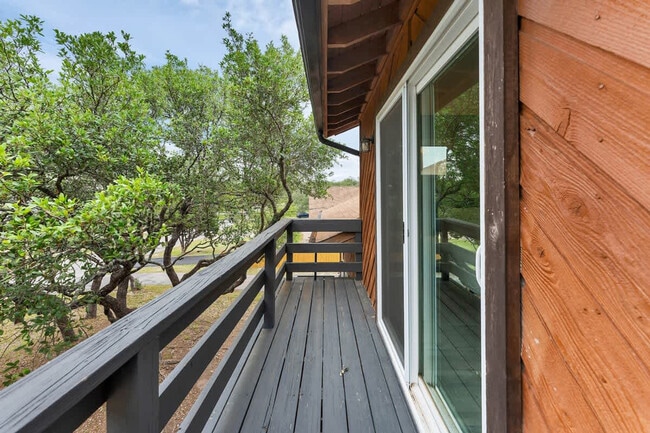 Building Photo - 1142 Amanda